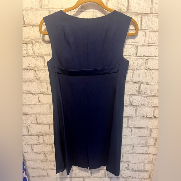 Lilly Pulitzer Navy silk sheath dress Size 2 Gold buttons sleeveless - Picture 2 of 8
